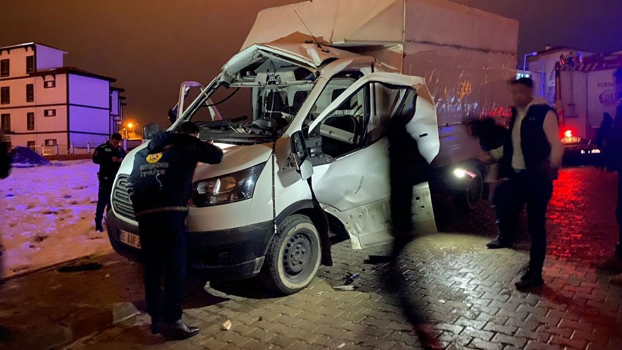 Van'da çakmak gazı soluyan gençlerin bulunduğu araç patladı!