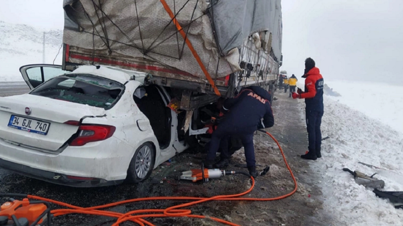 Van'da Kar Yağışı Sonrası Bir Çok Trafik Kazası Oldu!