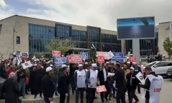 Van'da İşten Çıkarılan İşçiler Belediye Önünde Eylem Yaptı!