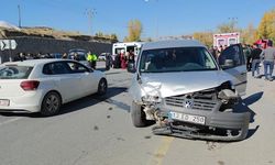 Van'da Trafik Kazası: 5 Yaralı