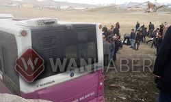 Van'da Belediye Otobüsü Kaza yaptı! Yaralılar Var