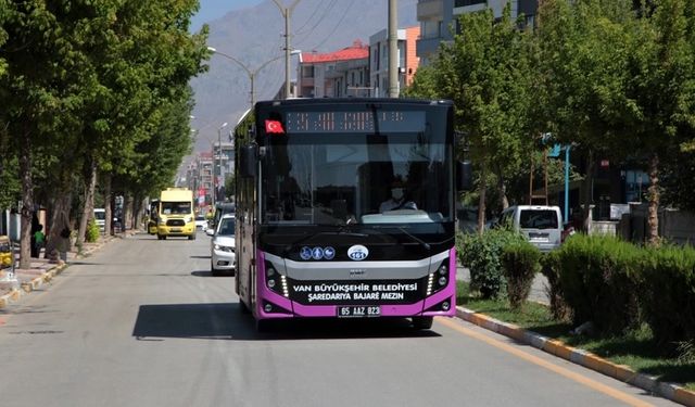 Van'daki İlçe Belediyesi Halk Otobüsü Sefer Sayılarını Arttırdı