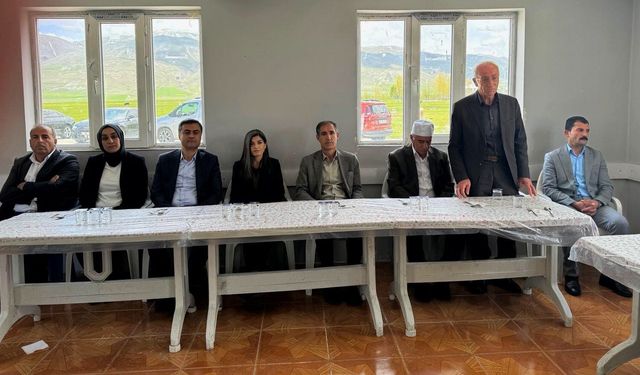 Van Büyükşehir Belediyesi Eş Başkanları Husumetli Aileleri Barıştırdı