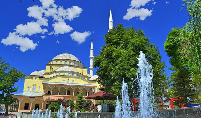 Van'ın En Eski Camilerinden Hz. Ömer Cami İçin Yıkım Kararı!