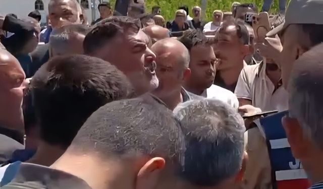 Van-Gürpınar Karayolu'nda Yol Kapatma Eylemi: Vatandaşlar Yetkililere Seslendi