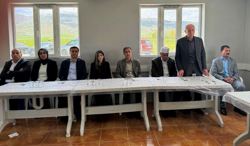 Van Büyükşehir Belediyesi Eş Başkanları Husumetli Aileleri Barıştırdı