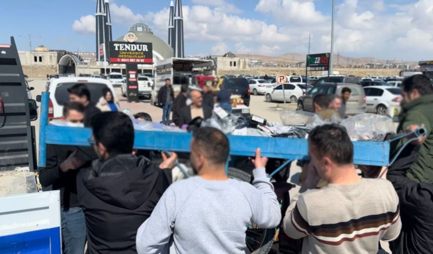 Van Büyükşehir Kaldırım İşgali ve Seyyar Satıcılara Yönelik Açıklama Yaptı