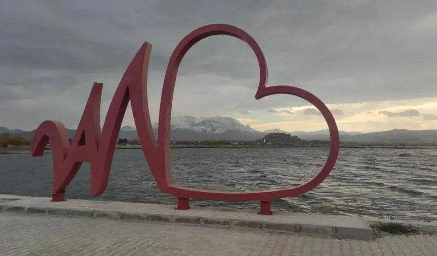 Van ve Bölge İller İçin Kuvvetli Rüzgar ve Fırtına Uyarısı!