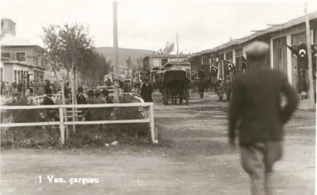 Eski Van Cumhuriyet Caddesi Fotğrafları Resimleri 1930 (21)