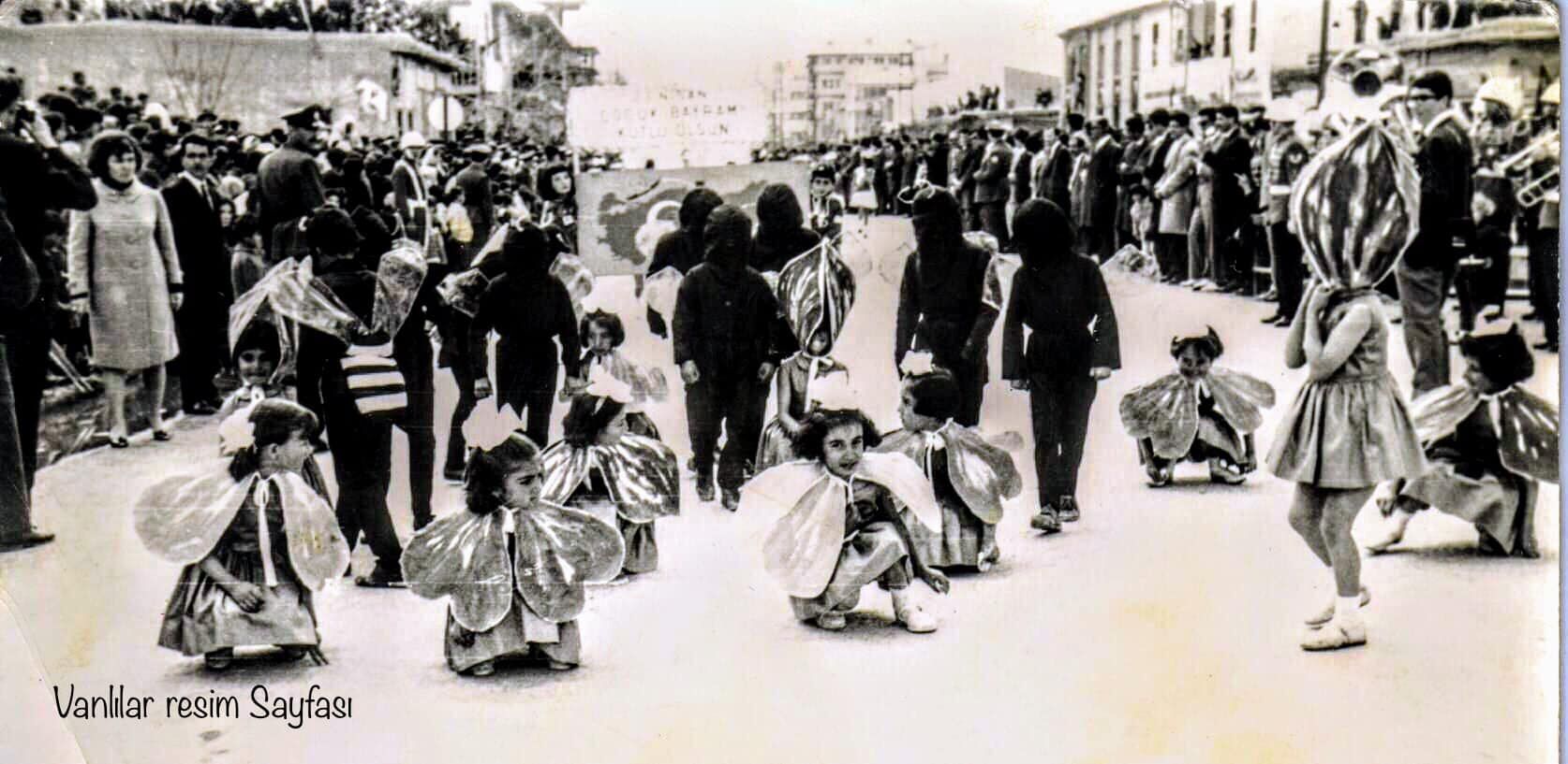 Van Eski Siyah Beyaz 23 Nisan Bayram Kutlmaması Fotoğrafları (34)