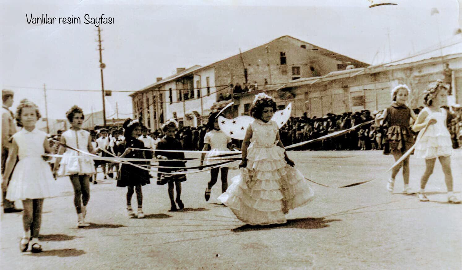 Van Eski Siyah Beyaz 23 Nisan Bayram Kutlmaması Fotoğrafları (36)