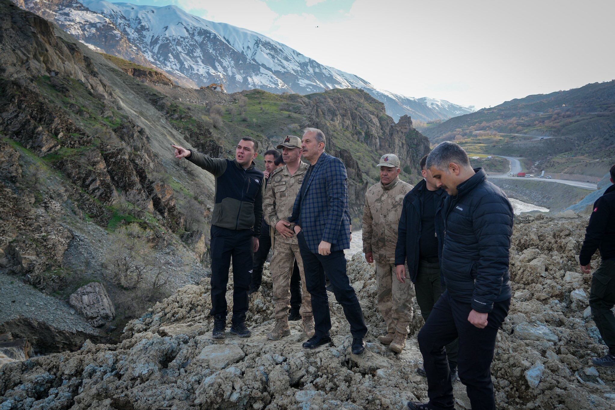 Van Hakkari Karayolu Valilik Açıklama 22