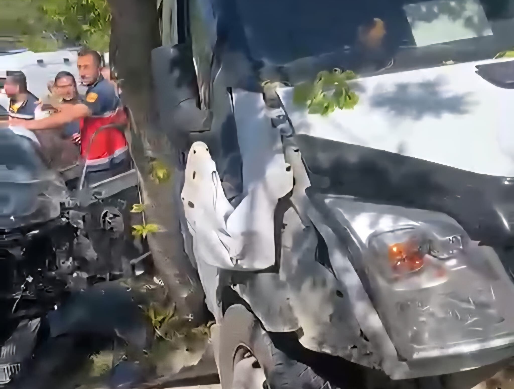 Van İskele Caddesi’nde Taşımalı Öğrenci Servisi ile Otomobil Çarpıştı